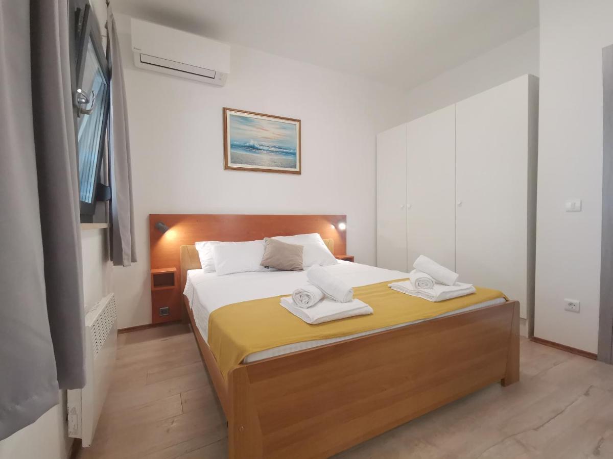 Apartment Pineta With Terrace & Park Wood View Pula Exterior foto